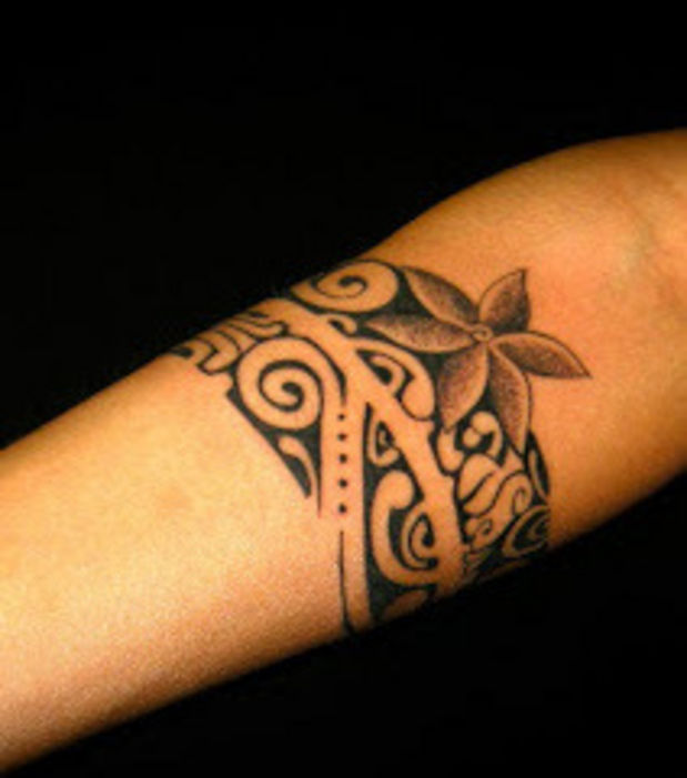 tatouage tribal avant bras femme