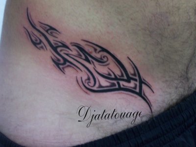 tatouage tribal avec lettre