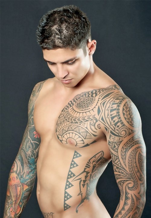 tatouage tribal bras entier homme