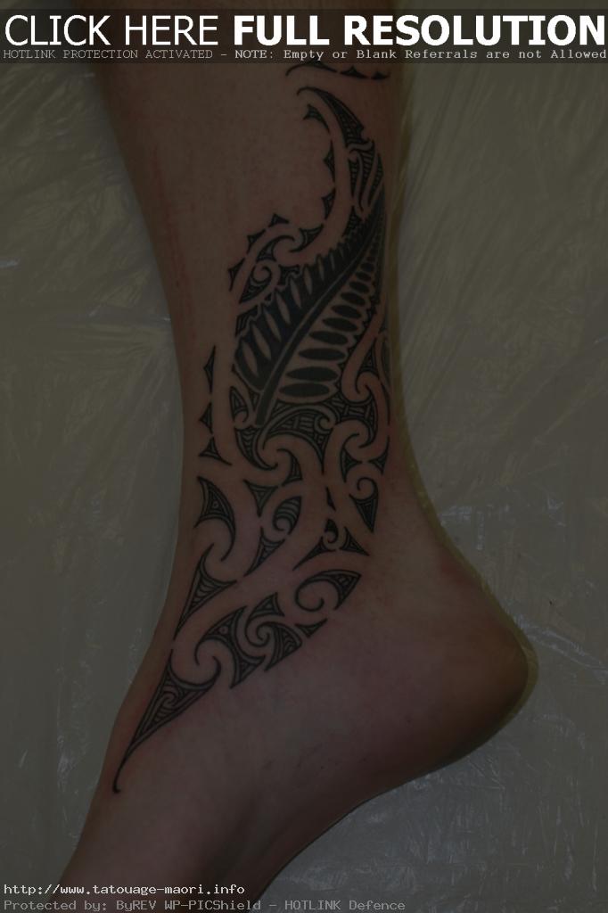 tatouage tribal cheville pied