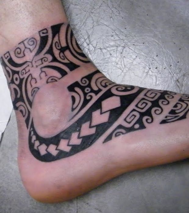 tatouage tribal cheville pied