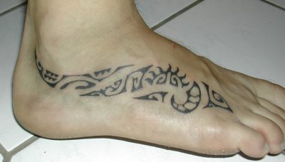 tatouage tribal cheville pied