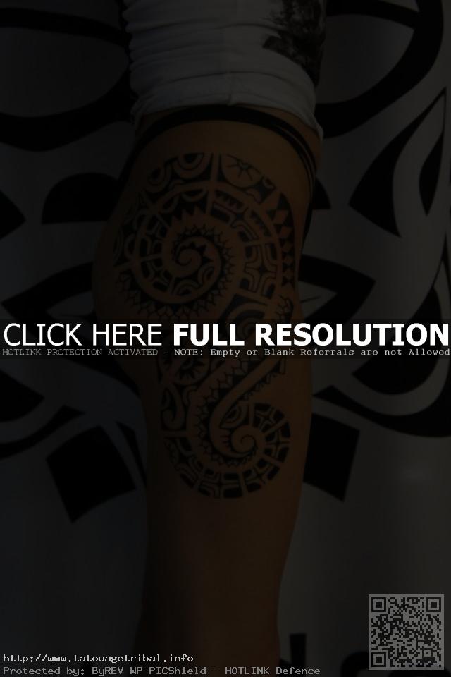 tatouage tribal cuisse femme