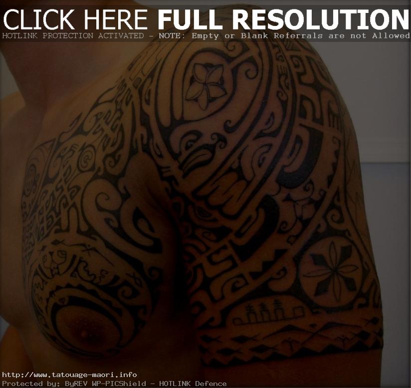 tatouage tribal épaule pectoraux