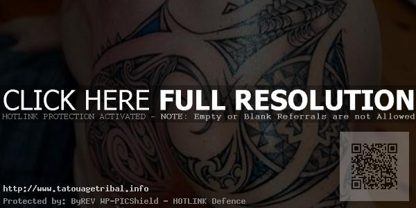 tatouage tribal épaule torse