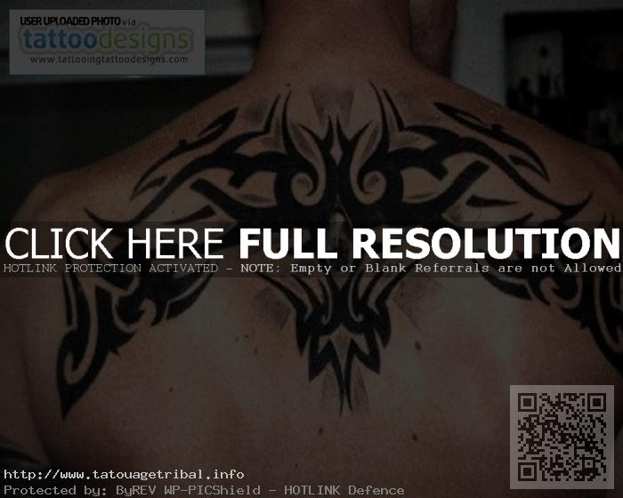 tatouage tribal haut du dos homme