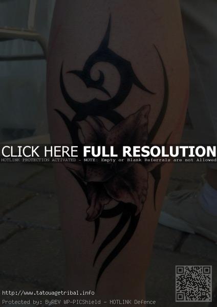 tatouage tribal homme mollet