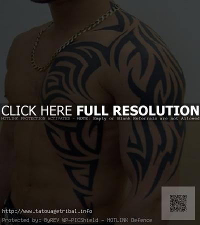 tatouage tribal homme torse