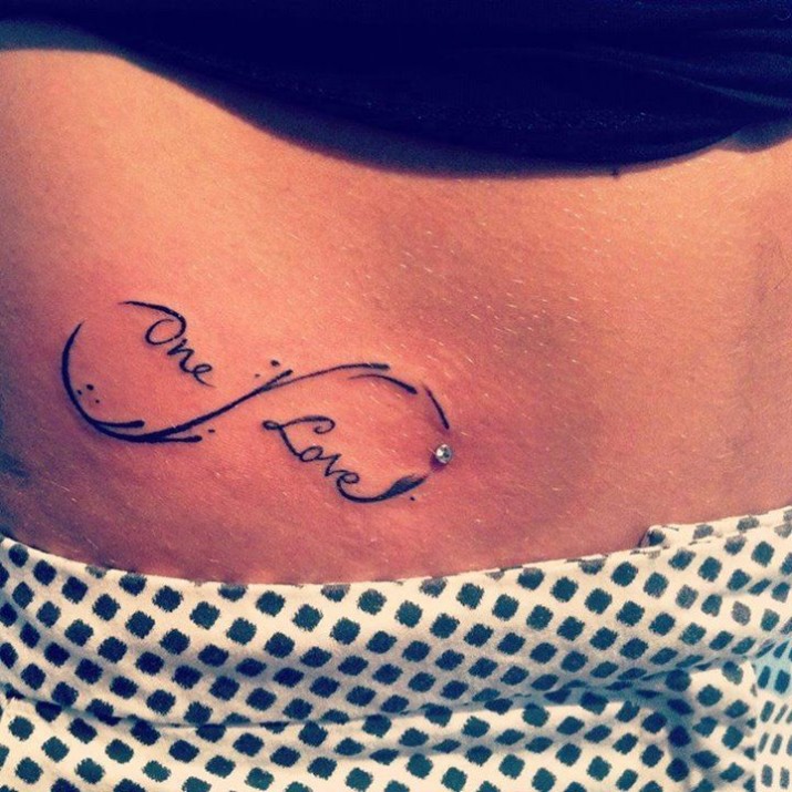tatouage tribal infini