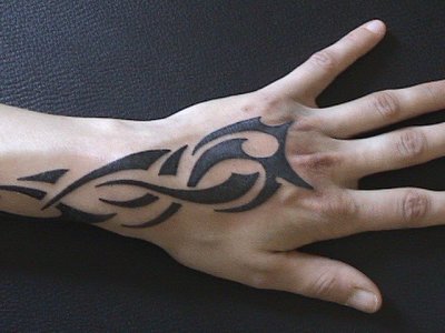 tatouage tribal main