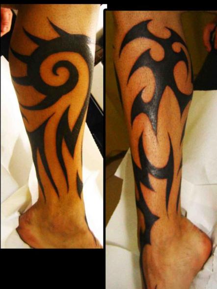 tatouage tribal mollet