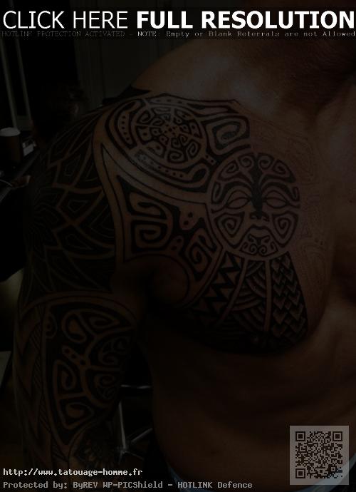 tatouage tribal pectoraux épaule