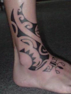 tatouage tribal pied homme