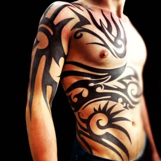 tatouage tribal torse