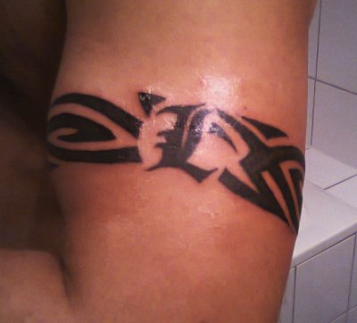 tatouage tribal tour de bras