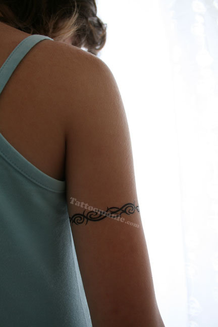 tatouage tribal tour de bras femme