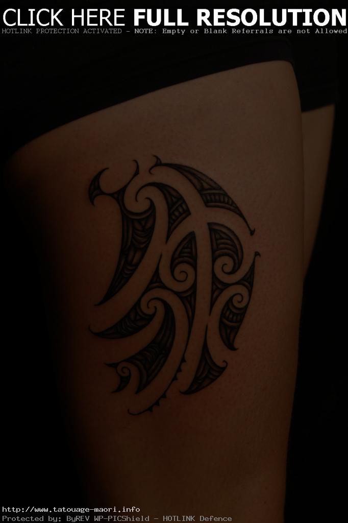 tatouage tribal tour de cuisse homme