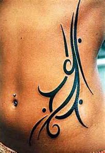 tatouage tribal ventre femme
