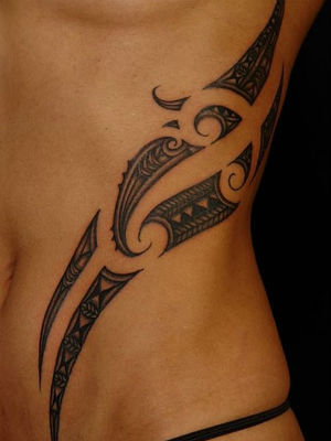 tatouage tribal ventre homme