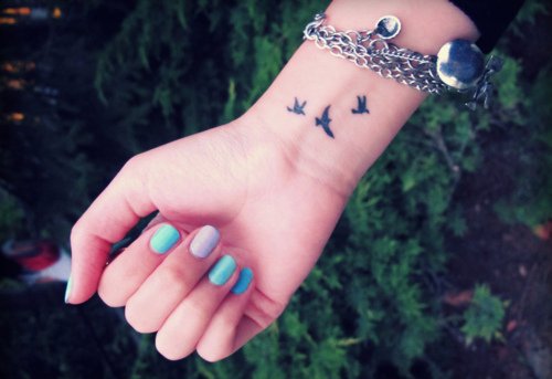 tatouage trois hirondelles