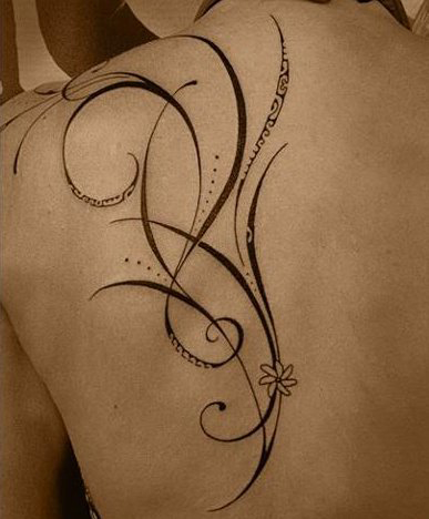 tatouage ventre arabesque