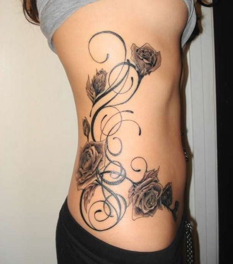 tatouage ventre coté femme