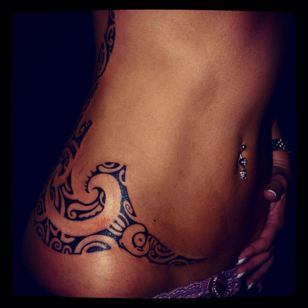 tatouage ventre dos
