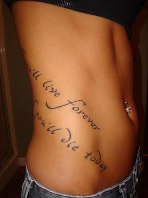 tatouage ventre et cote