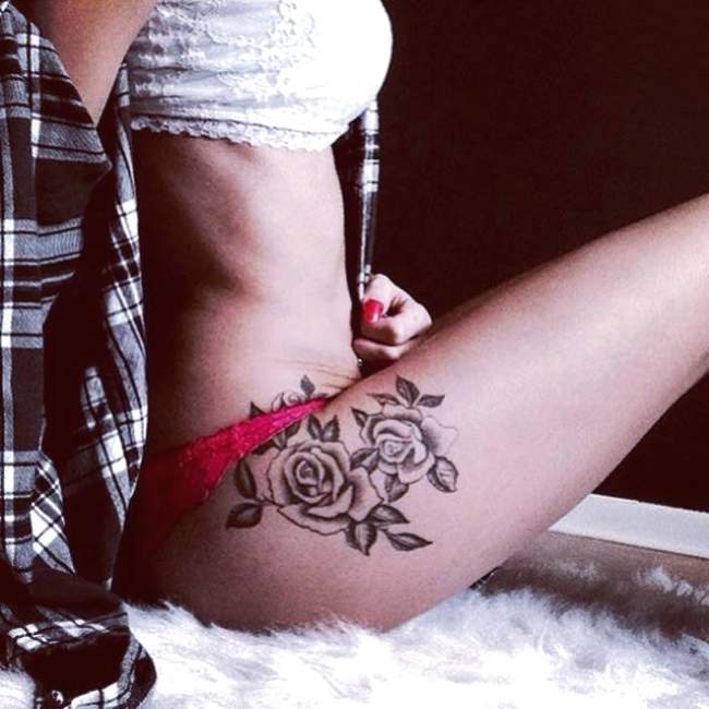 tatouage ventre et cuisse