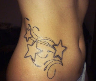 tatouage ventre femme etoile