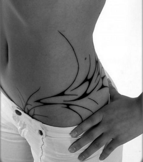 tatouage ventre femme tribal