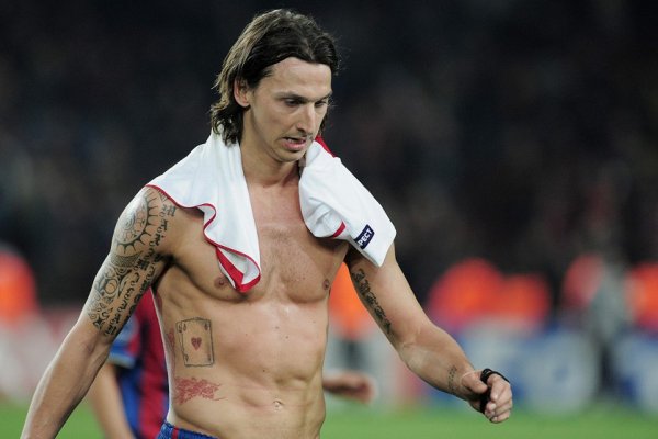tatouage ventre ibrahimovic