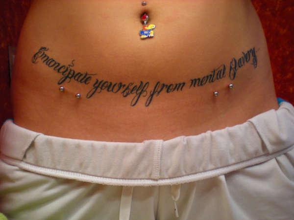 tatouage ventre phrase