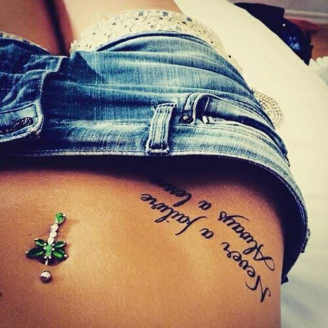 tatouage ventre phrase