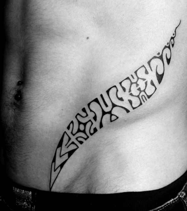 tatouage ventre polynésien