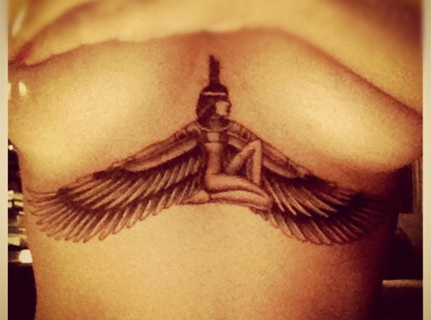 Tatouage ventre rihanna
