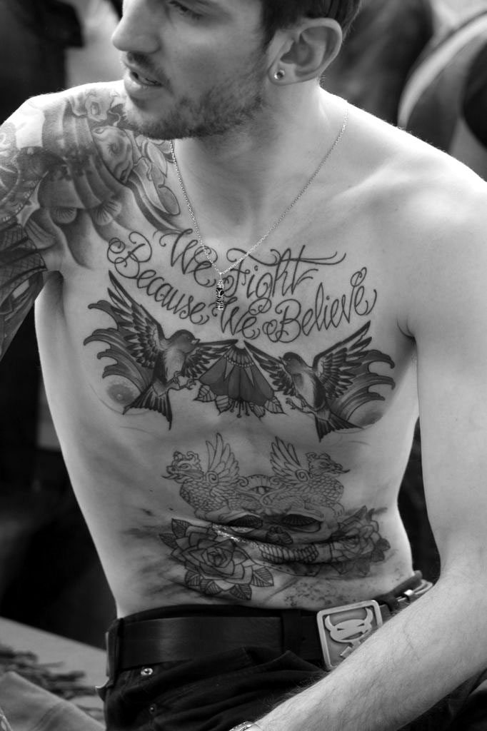 tatouage ventre rond