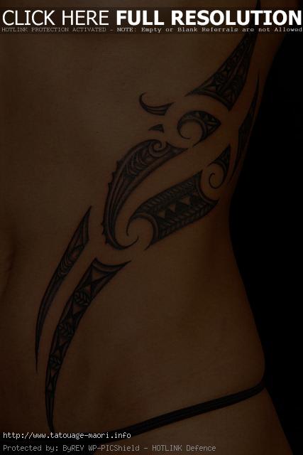 tatouage ventre tribal