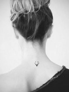 tattoo girl discret