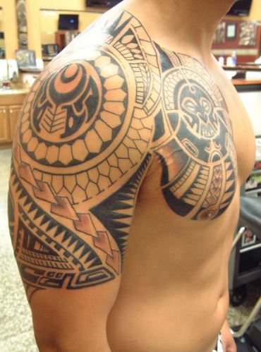 tattoo omoplate homme
