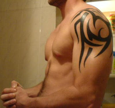 tattoo omoplate homme